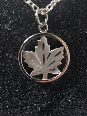 Vintage Bond Boyd Sterling Silver Maple Leaf Pendant Necklace 20"